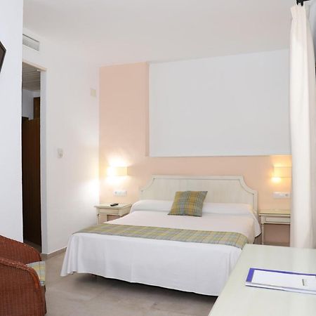 Hostal Dona Lola Marina Zahara de los Atunes Exterior foto