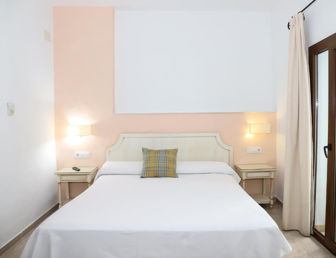Hostal Dona Lola Marina Zahara de los Atunes Exterior foto