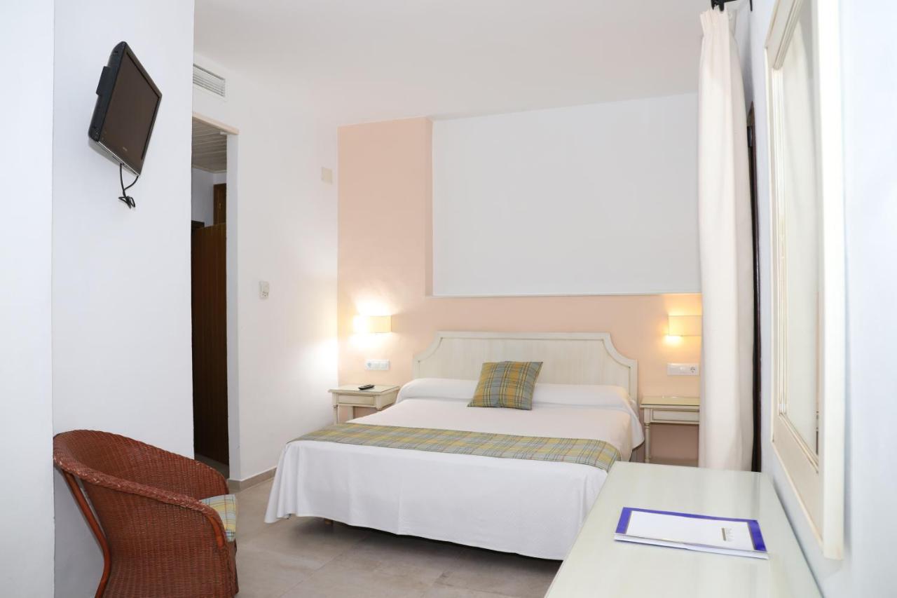Hostal Dona Lola Marina Zahara de los Atunes Exterior foto